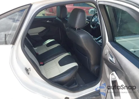 2013 Ford Focus Titanium z USA, uszkodzony, nr VIN 1FADP3J28DL163567